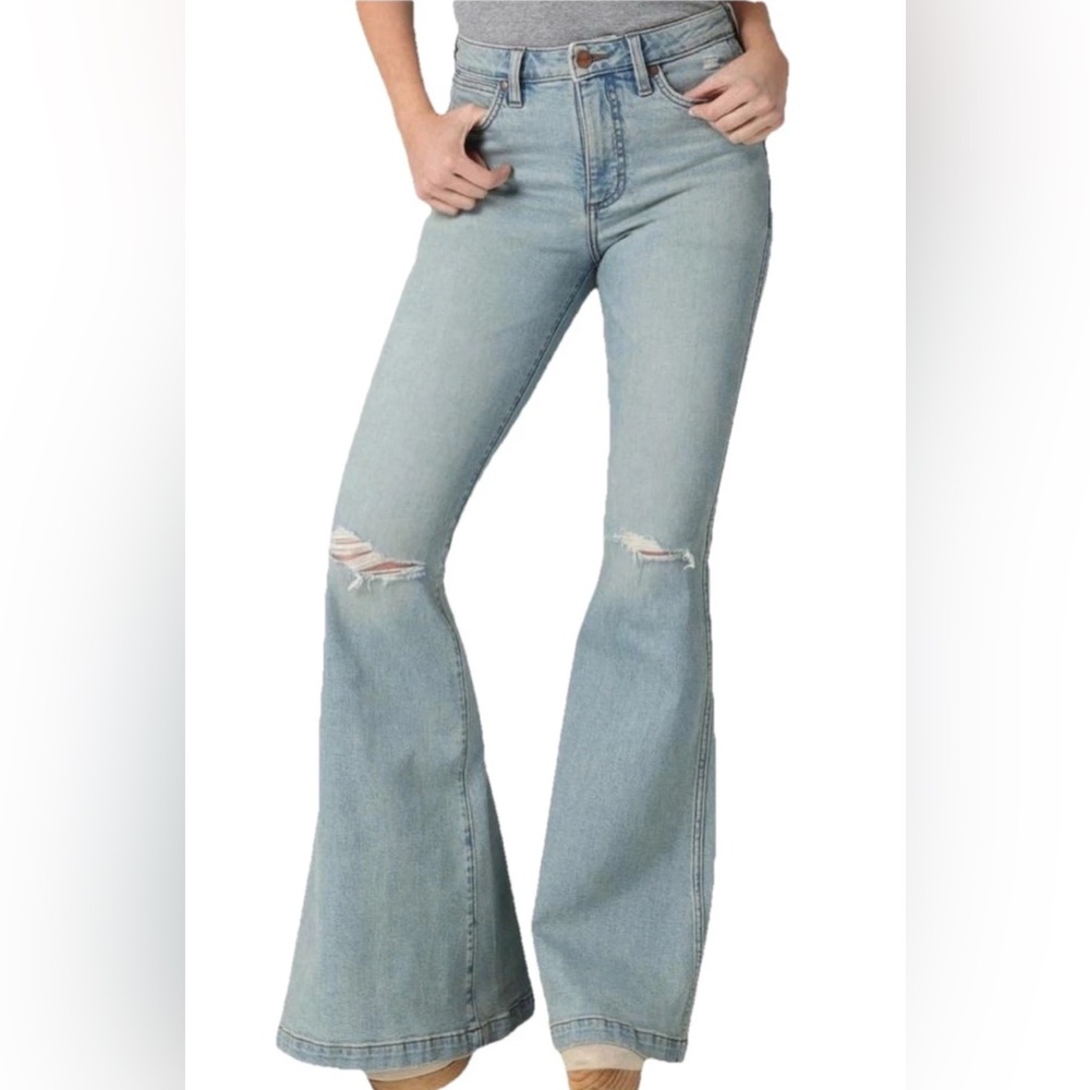 Wrangler Retro Women's High Rise Trumpet Flare Jeans Light Wash NWT